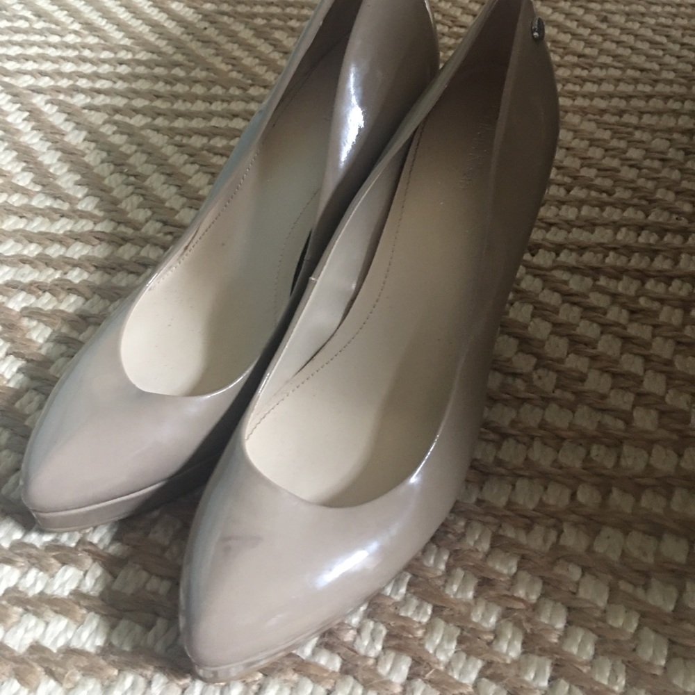 Nine West nude pumps size 9.5